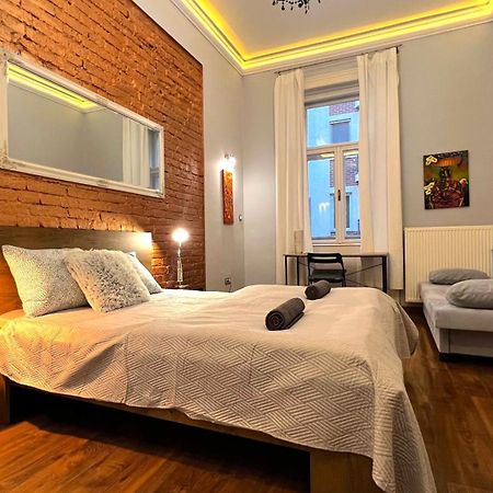 V6 Apartment By Small Home Budapest Exteriör bild